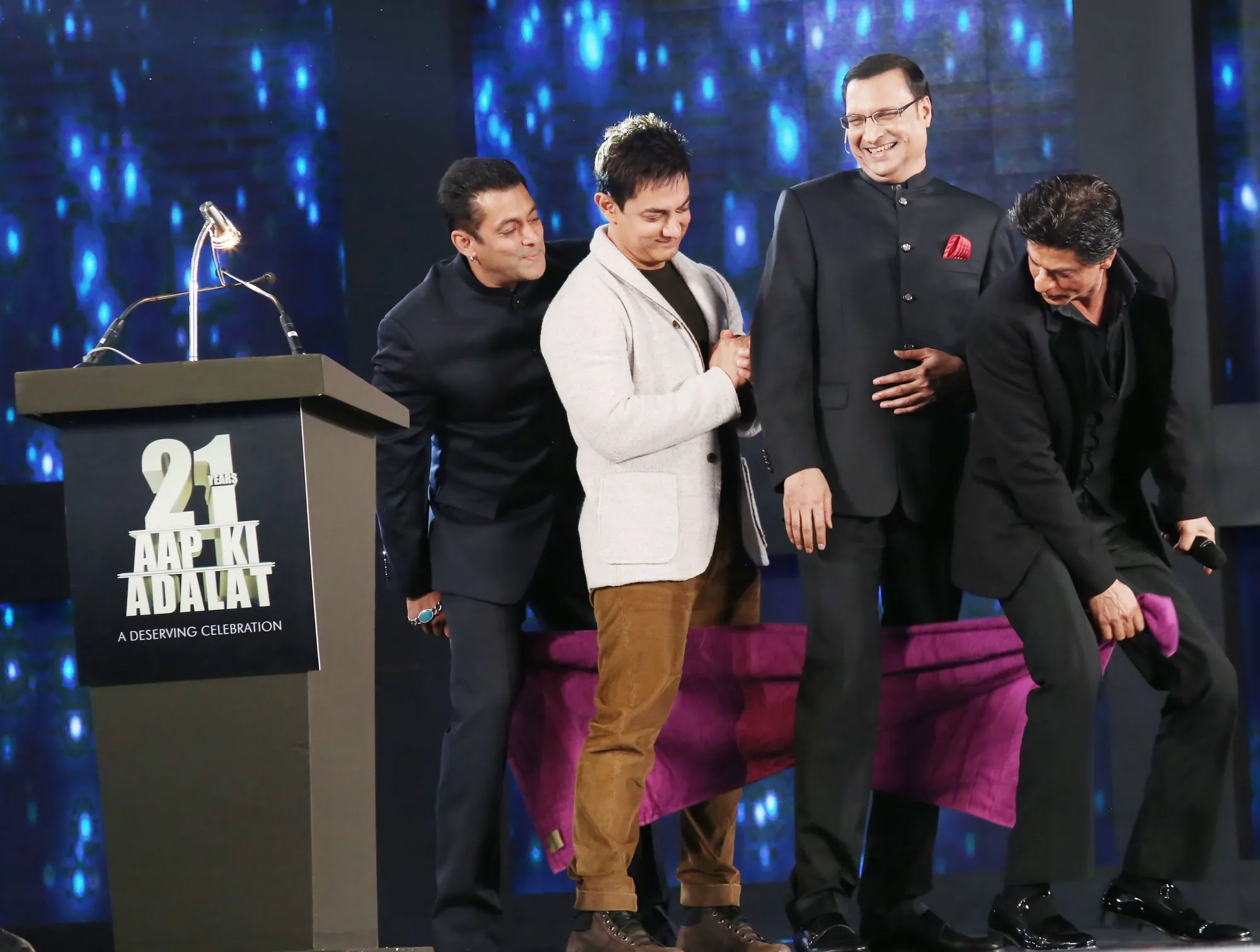 Aamir, Shahrukh dan Salman pada sebuah event beberapa tahun lalu. Mereka ternyata sudah saling mengenal sejak sebelum debut ©india.com