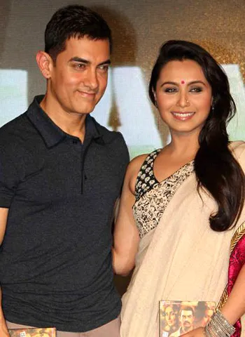Aamir bahagia karena Rani melahirkan. ©bolegaindia.com