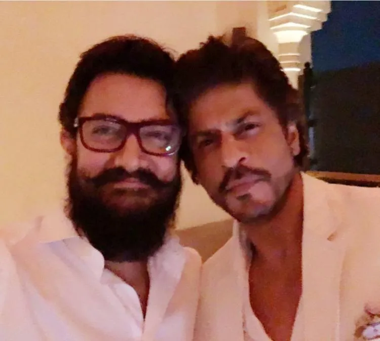 SRK mampir rumah Aamir untuk berikan ucapan selamat ©instagram/iamsrk