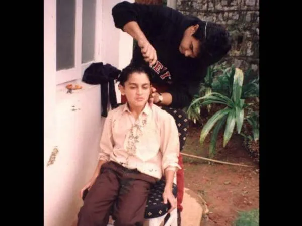 Aamir Khan mencukur rambut Imran Khan @ oneindia.in