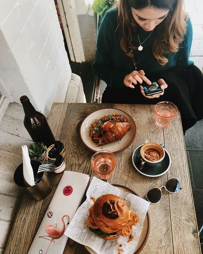 Ana Octarina & Acha Sinaga Sydney Day Out (credit : instagram.com/anaoctarina)