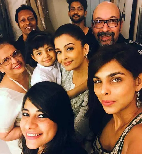 Aaradhya sudah punya senyum secantik Aishwarya Rai! ©bollywoodlife