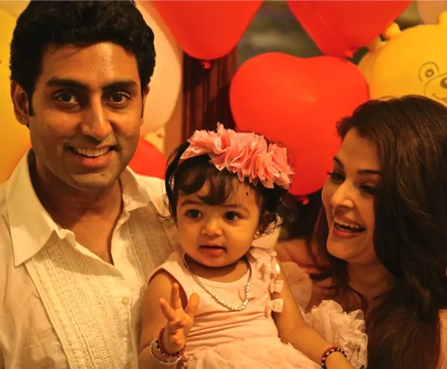 Abhishek Bachchan, Aaradhya dan Aishwarya Rai @oneindia.in