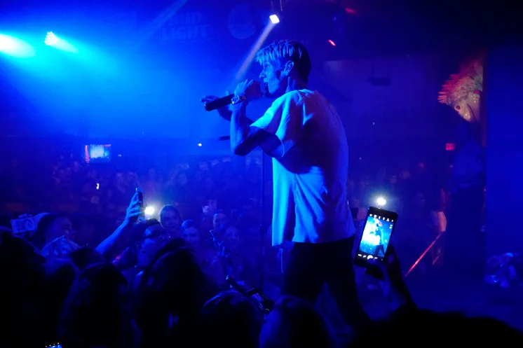 Aaron jadi baper dan sempat menangis di atas panggung ©Tampa Bay Times