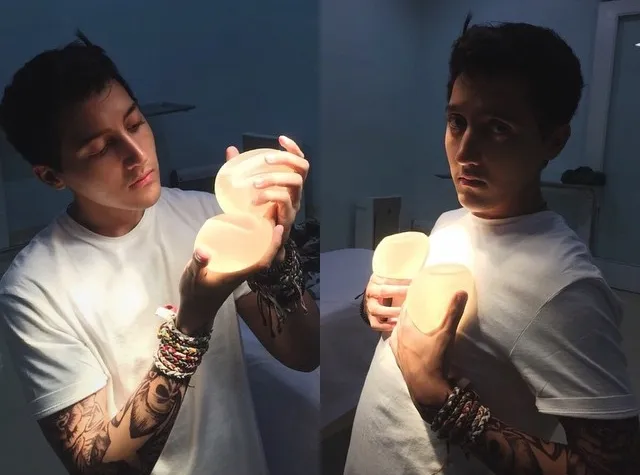 Pose 'nakal' Aaron yang menuai kritik / © Instagram
