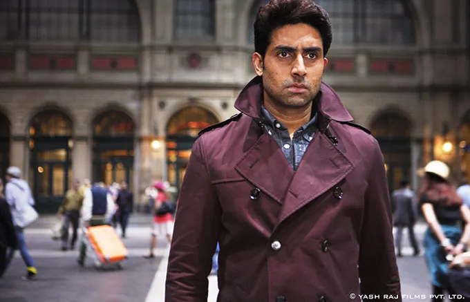 Salah satu aksi Abhishek Bachchan dalam film DHOOM 3. @yashrajfilms