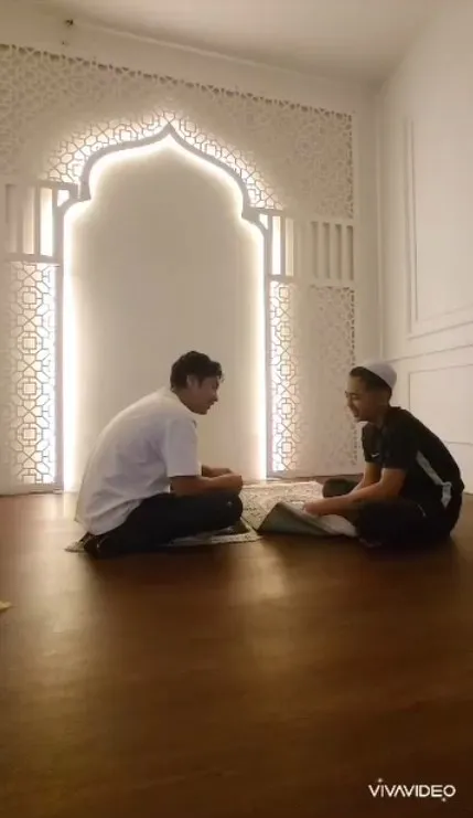 Potret Abidzar Al Ghifari Bareng Ataya Adik Bungsunya (Credit: Instagram/_ummi_pipik_)