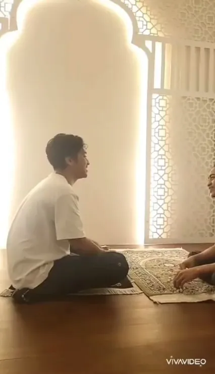 Potret Abidzar Al Ghifari Bareng Ataya Adik Bungsunya (Credit: Instagram/_ummi_pipik_)