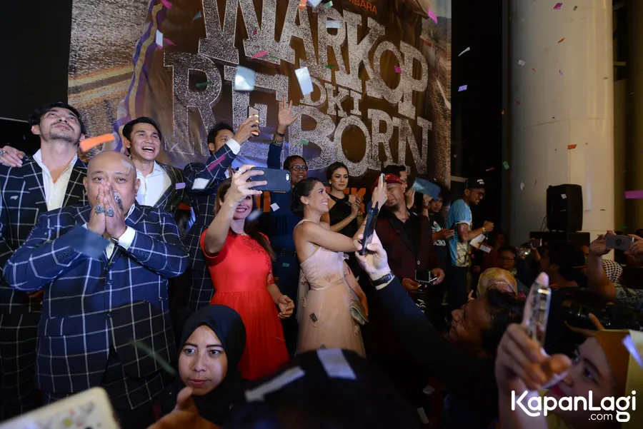 Indro tahan tangis saat JANGKRIK BOSS resmi diputar/©KapanLagi.com®/M. Akrom Sukarya