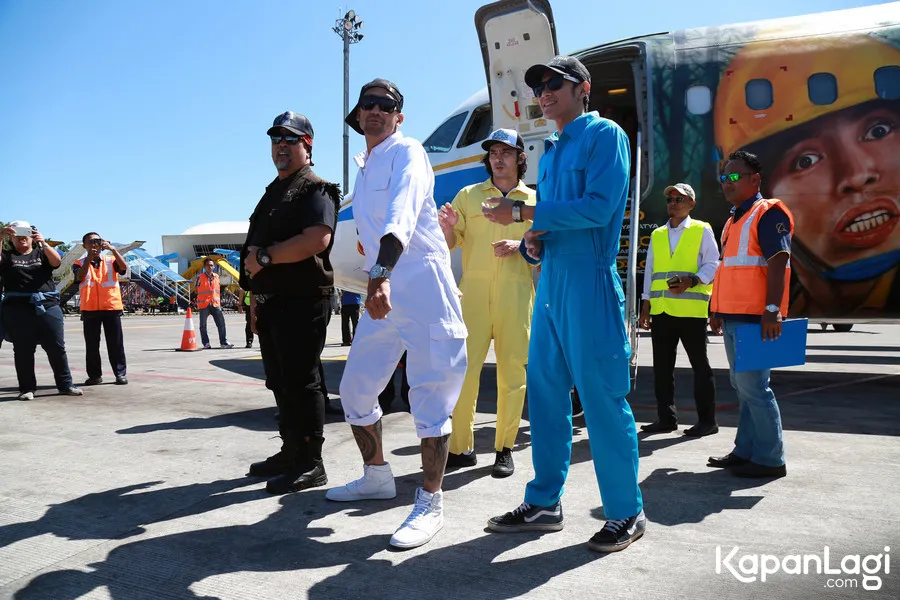 Vino dan Tora tak membawa banyak hal dalam perjalanan mereka karena mayoritas sudah disiapkan. ©KapanLagi.com/Muhammad Akrom Sukarya