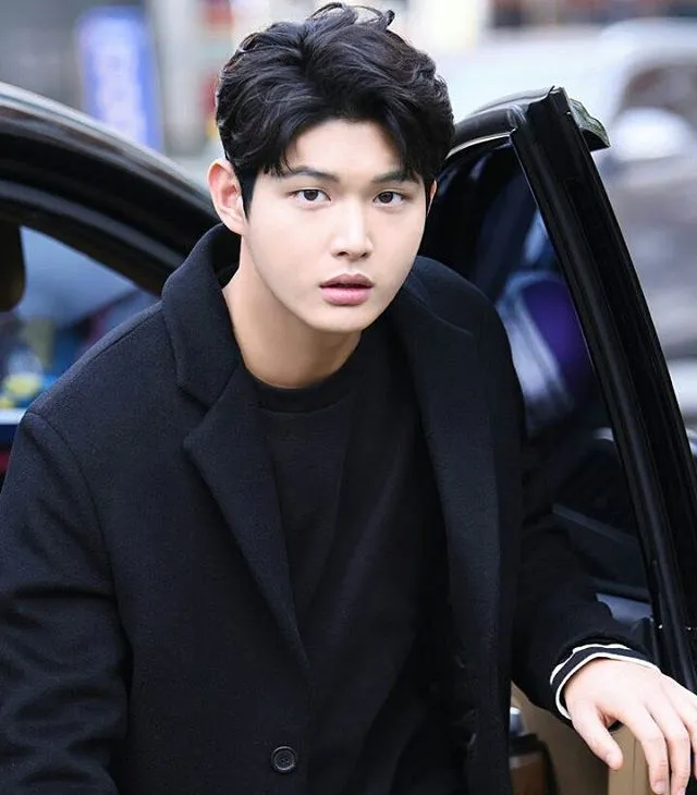 Terlibat skandal, Lee Seo Won dilaporkan telah dikeluarkan dari drama About Time. Credit: via instagram.com/leeseowon_official