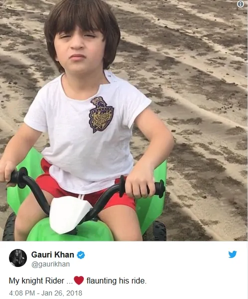 Gaya AbRam naik sepeda, nggemesin ©twitter/gaurikhan