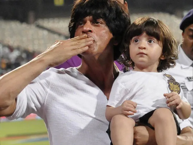 AbRam jarang di rumah karena kerap diajak pergi Shahrukh ©ndtv.com