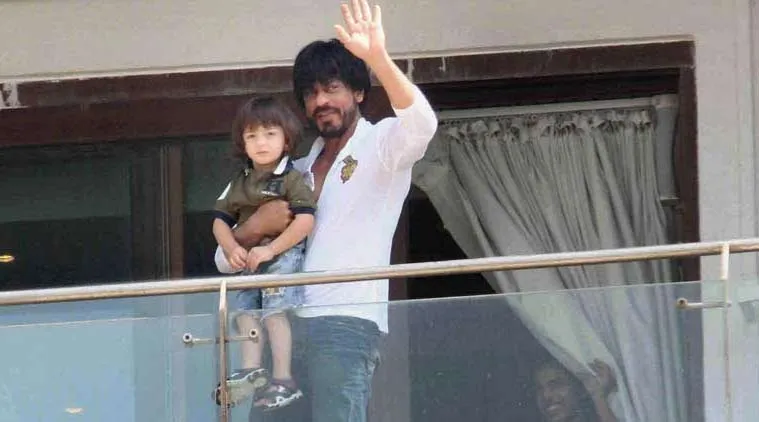 AbRam Khan mengajari SRK untuk mencintai dengan tulus © Indianexpress.com