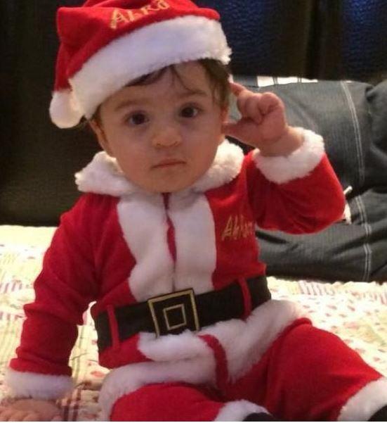 AbRam Khan jadi Santa. Imut banget ya. @Indianexpress