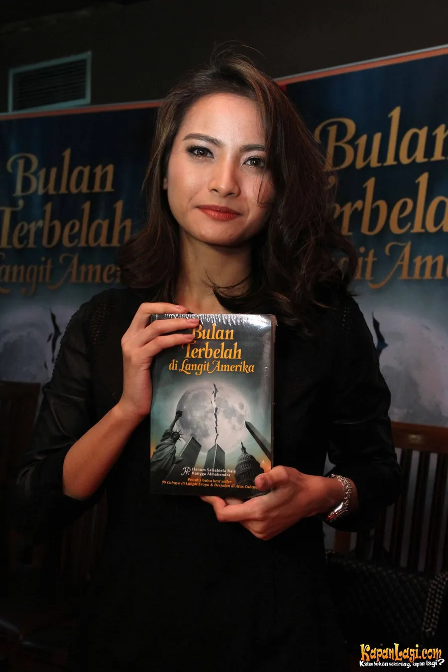 BULAN TERBELAH DI LANGIT AMERIKA tak gentar meski harus tayang berbarengan dengan episode STAR WARS. ©KapanLagi.com/Bayu Herdianto