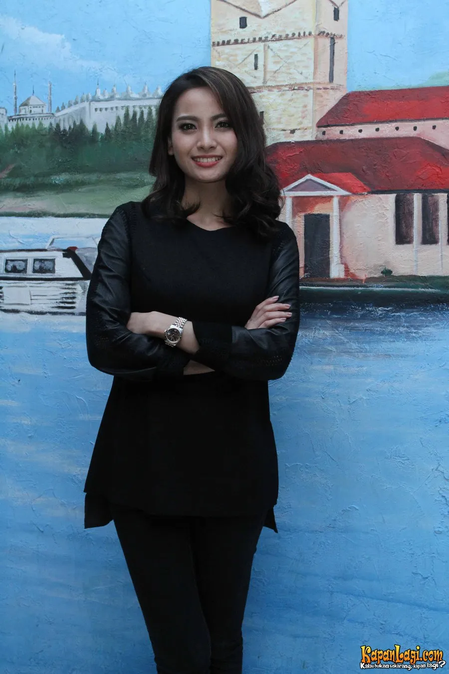 Akhirnya, Acha memperoleh honor yang dia mau. Tentu bahagia dong? ©Bayu Herdianto