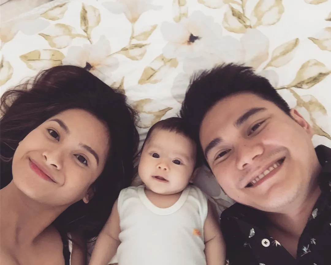 Potret manis keluarga Acha Septriasa bersama sang suami dan putrinya. Credit: via instagram.com/septriasaacha