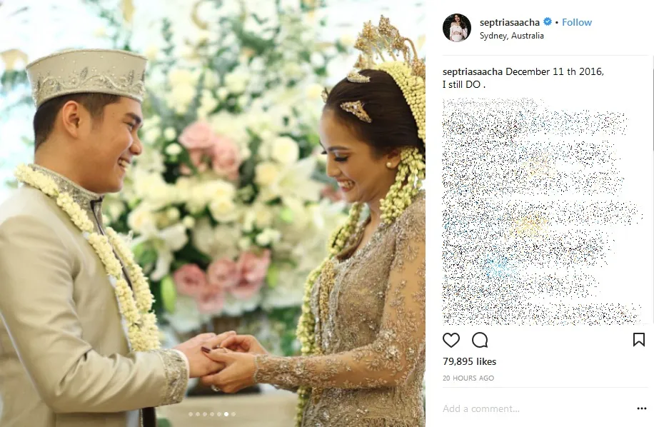 Saling pasang cincin, ini momen Acha dan Vicky di hari pernikahan. Credit: via instagram.com/septriasaacha