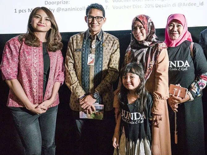 Wakil Gubernur DKI Jakarta, Sandiaga Uno, turut hadir dalam acara launching film Acha. © Instagram/septriasaacha