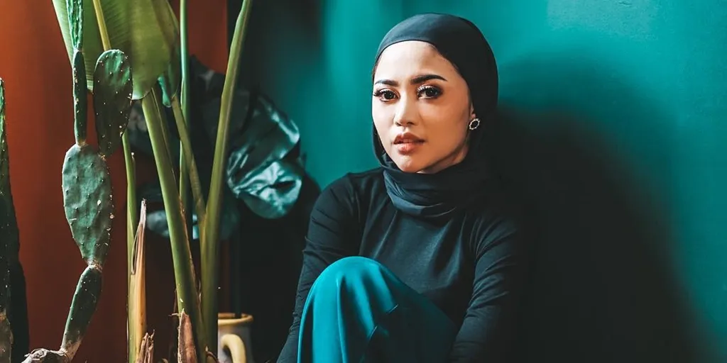 © Instagram/rachelvennya