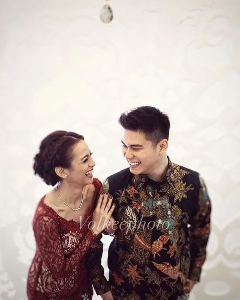 Acha Septriasa dan Vicky Kharisma setelah acara temu keluarga / lamaran berlangsung © Volkeephoto