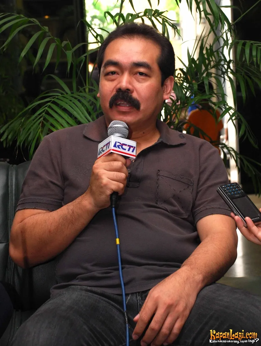 Seorang wanita menuntut Adam Suseno untuk mengakui anaknya. ©KapanLagi.com®