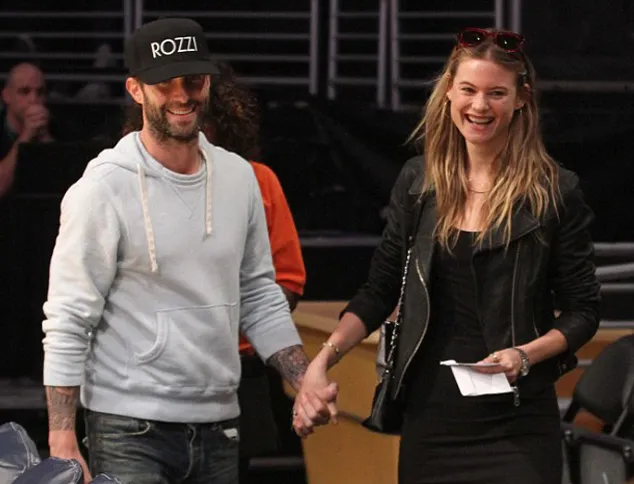 Adam dan Behati sangat mesra dan bahagia dengan pernikahan mereka ©splashnews.com