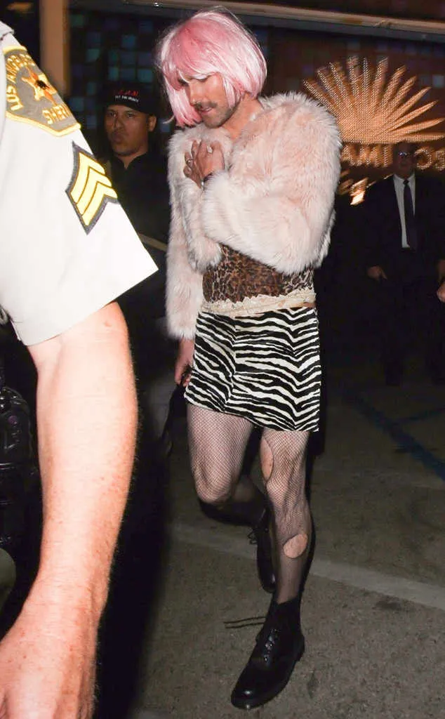 Adam jadi cewek, seksi banget deh ya? © eonline.com