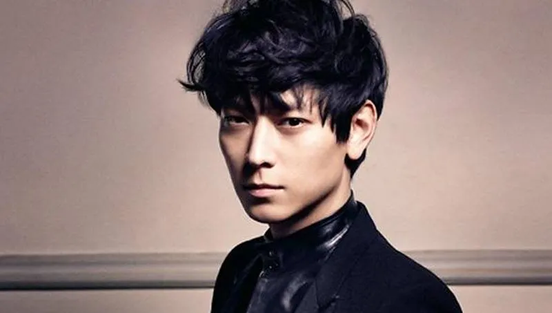 Kang Dong Won malu banget harus ciuman dengan orang yang tidak ia kenal. © allkpop.com