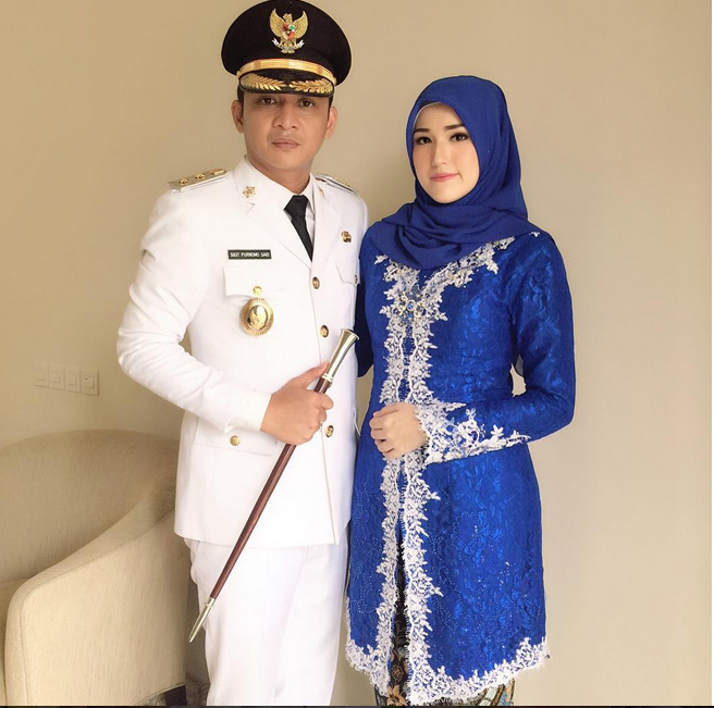 [FOTO] Adelia Berhijab Biru, Dampingi Pasha Upacara 