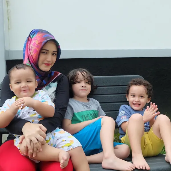 Dewa, Sultan, dan Raja kini punya adik Princess © instagram.com/adeliapasha