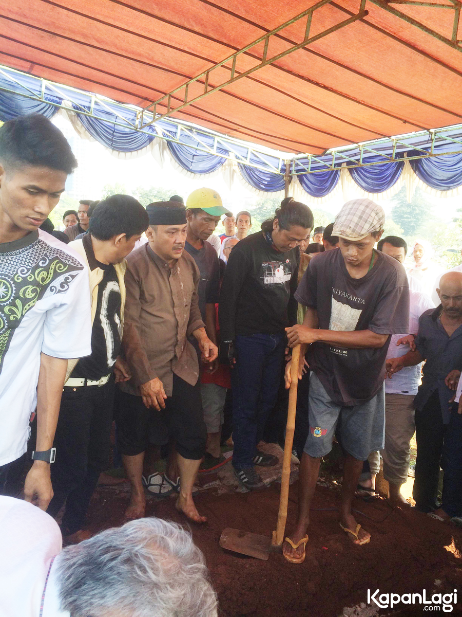 Adi belum sempat umrah bareng sang mama/©KapanLagi.com®/Mathias Purwanto