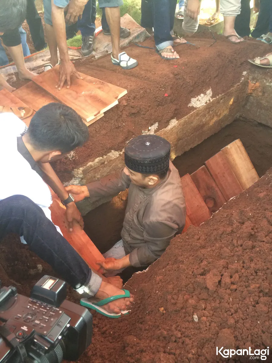 Adi ungkap jika ibunya meninggal karena pengentalan darah/©KapanLagi.com®/Mathias Purwanto