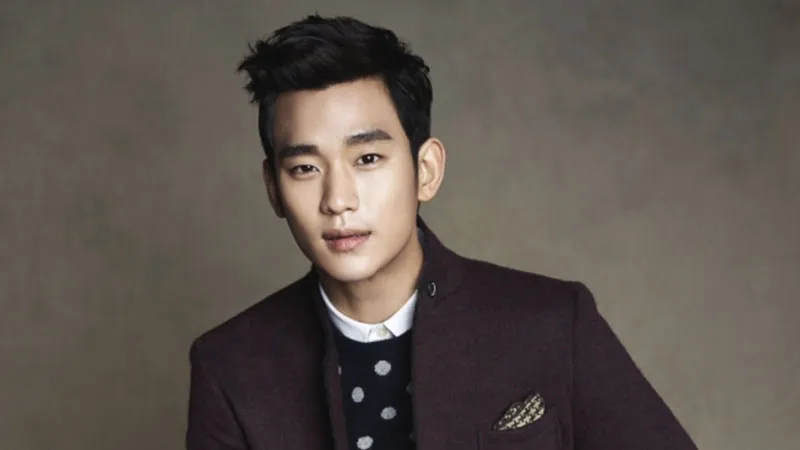 Akhirnya sosok adik perempuan Kim Soo Hyun perlahan terungkap ke publik. ©soompi.com