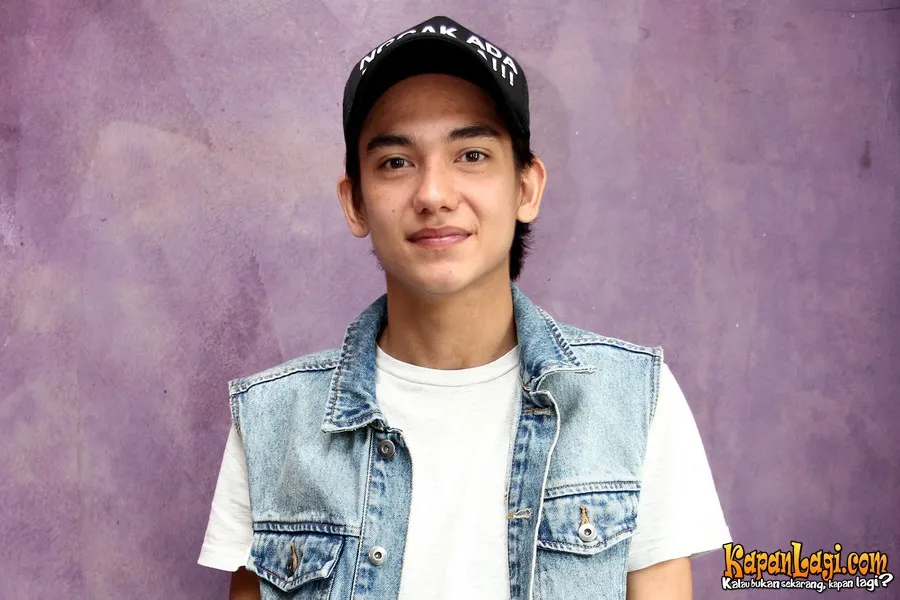 Adipati Dolken mengaku lebih memilih bekerja daripada kuliah.