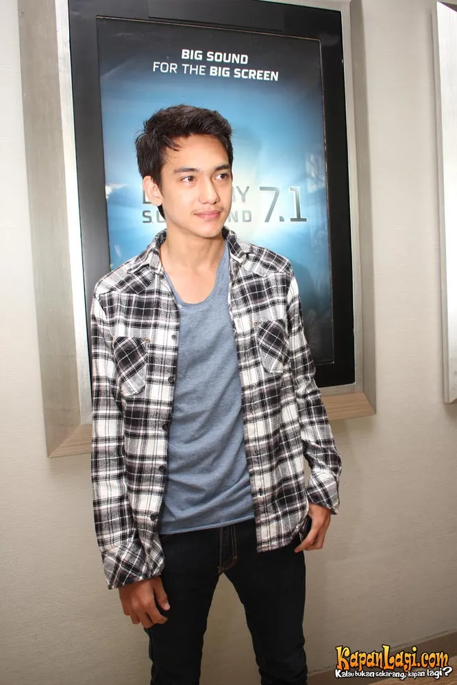 Demi totalitas Adipati Dolken meninggalkan handphone.