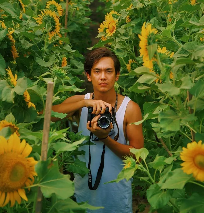 Adipati berburu pokemon di tengah kebun bunga matahari? © Instagram/adipati