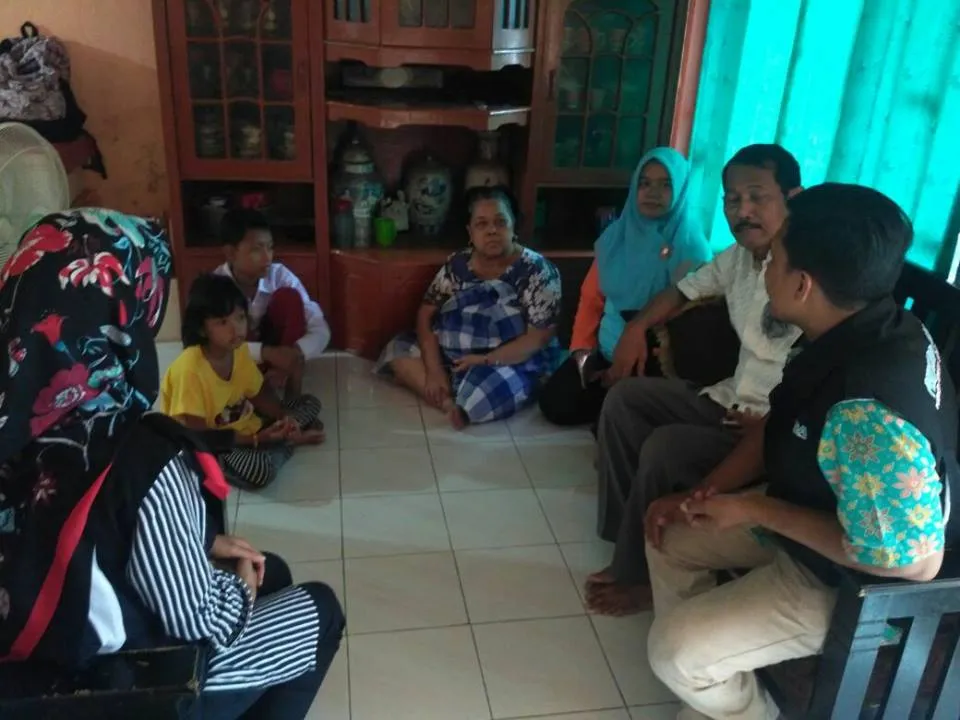 Adit bukanlah bocah yatim piatu tapi kedua orangtuanya memang bercerai dan sang Ibu bekerja sebagai TKW © Facebook.com/Dinas Sosial Provinsi DKI Jakarta