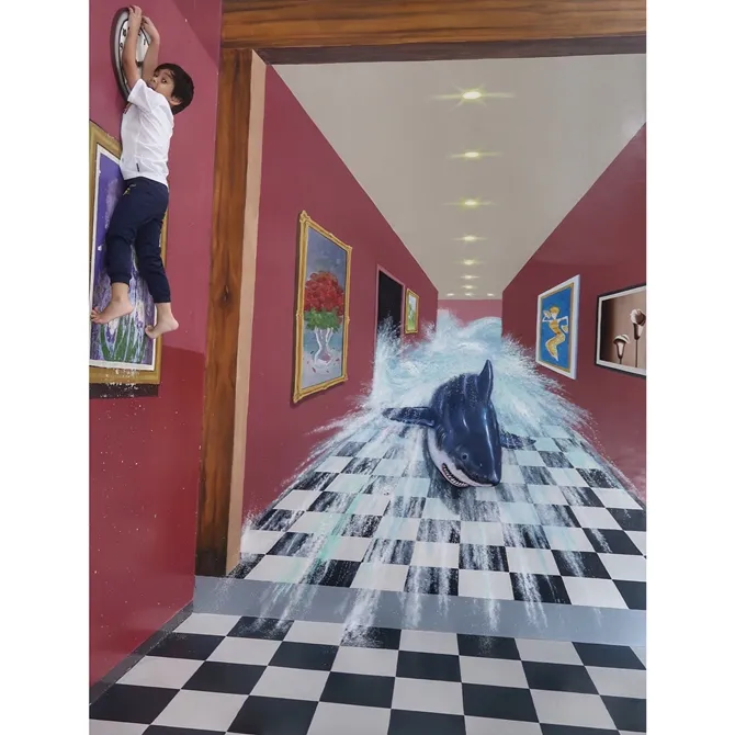 Adhiyat mencoba berlindung dari seekor hiu (credit: instagram.com/adhiyat7)