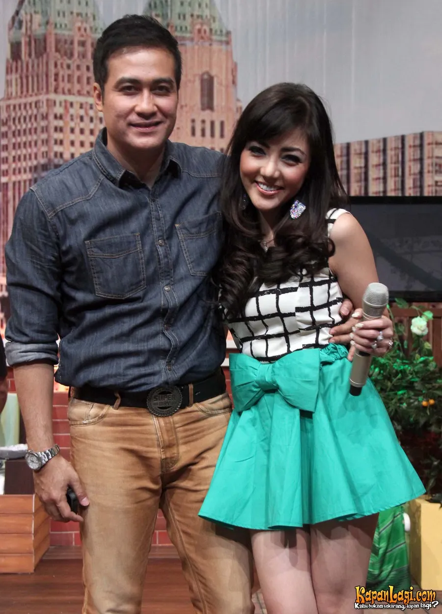 Adjie Pangestu saat masih mesra dengan Bella.