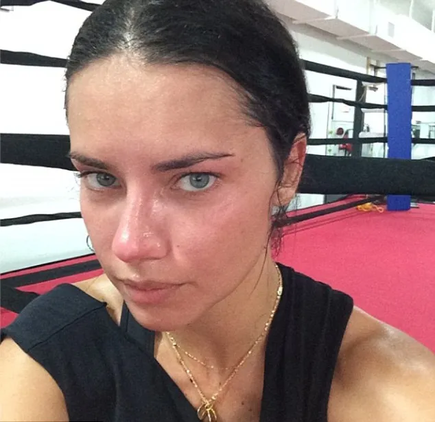 Adriana Lima @ Instagram/AdrianaLima