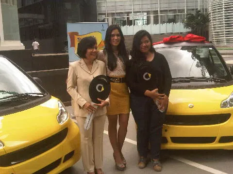 Raisa dan pemenang Sunsilk Click the Car (foto: Mathias)