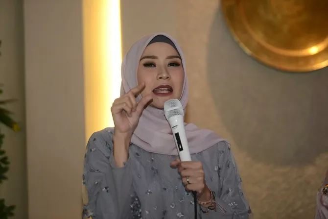 Zaskia Adya Mecca lakukan kegiatan positif isi waktu di Bulan Ramadan © KapanLagi.com/Bayu Herdianto