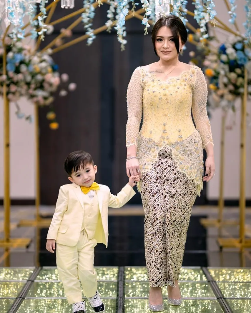 Potret Adzam di Pernikahan Adik Nathalie Holscher (Credit: Instagram/adzamadriansyahh)