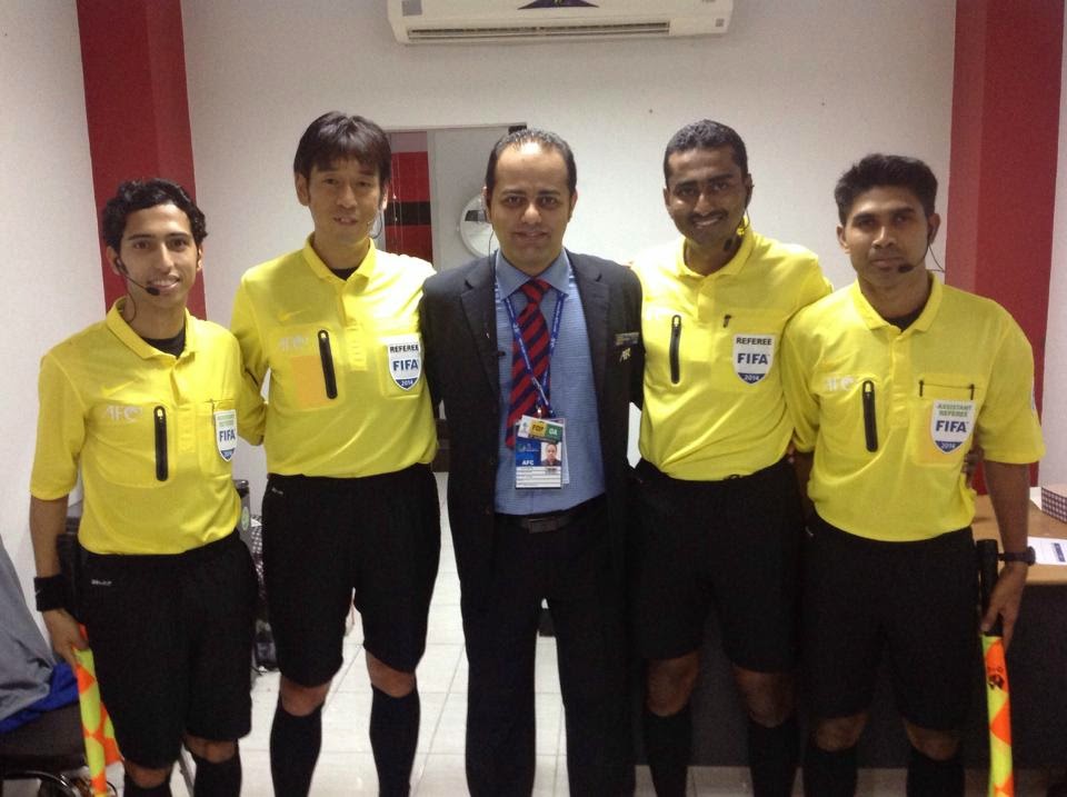 Nagor Amir, wasit kontroversial Malaysia yang memimpin laga Indonesia vs Timor Leste (dua dari kanan) © FIFA Referees