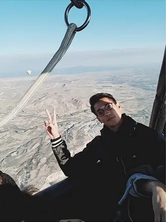 Liburan seru Afgan naik balon udara di Turki. Bikin iri! /©instagram.com/afgansyah.reza