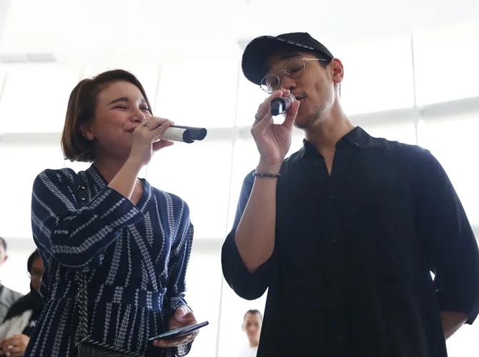 Afgan dan Rossa saling melontarkan candaan terkait kado ulang tahun. ©  Liputan 6/Yunan Laziale