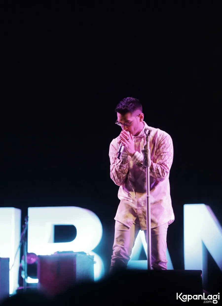 Afgan saat tampil di Prambanan Jazz Festival 2017 © KapanLagi.com®/Mathias Purwanto