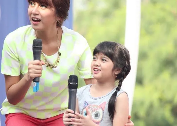 Nina Zatulini dan Afiqah @ Twitter/Afiqah_Nina